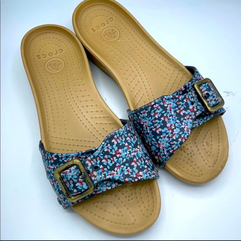 Crocs Blue Floral Slip On Single Strap Buckled Sandals 9